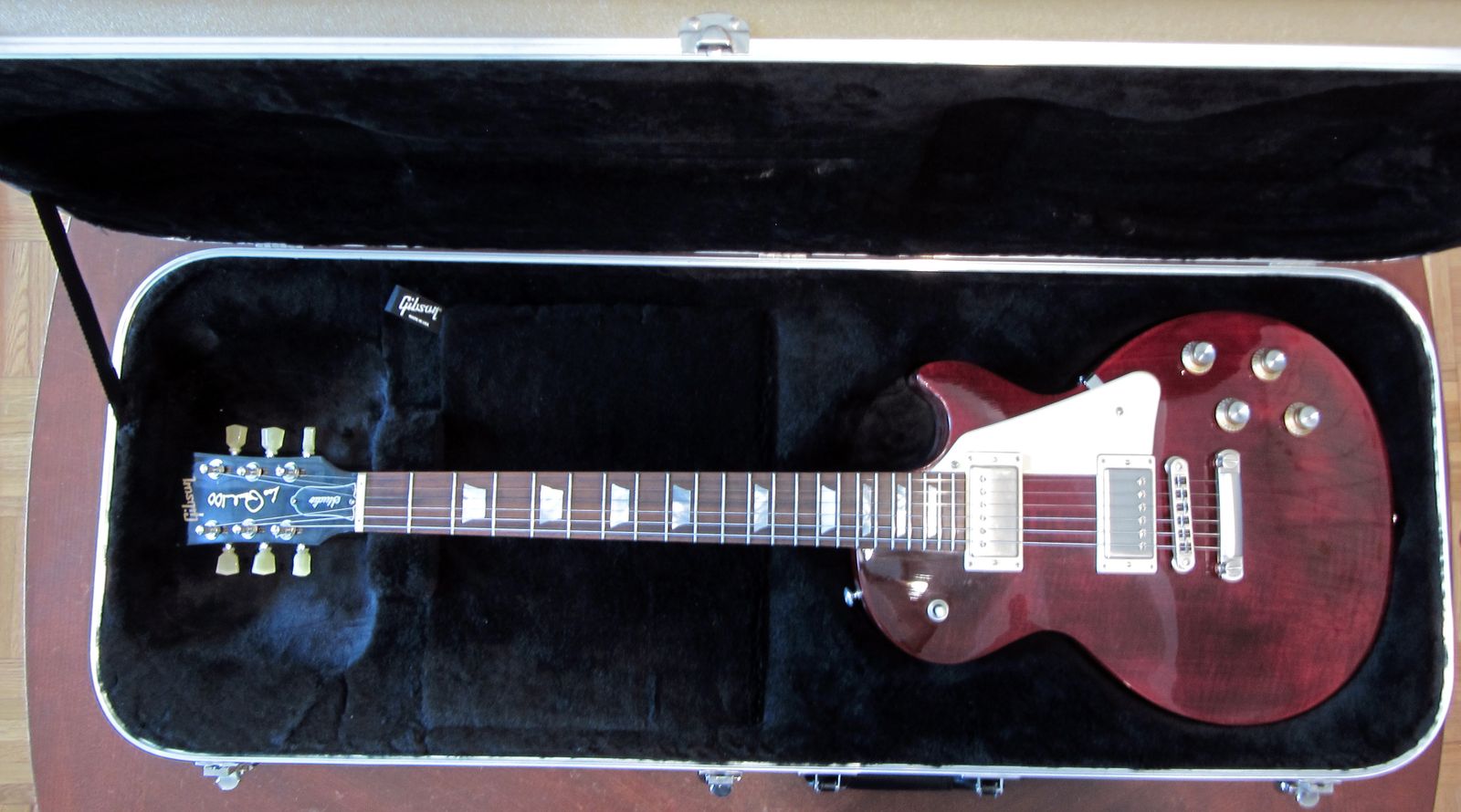Gibson USA 2015 Les Paul Studio Electric Guitar in Wine Red