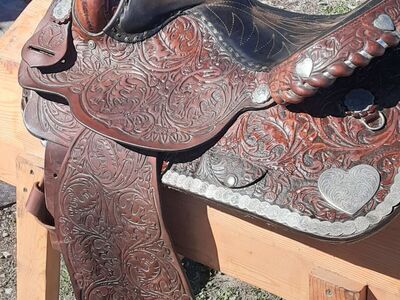 BEAUTIFUL Circle y saddle