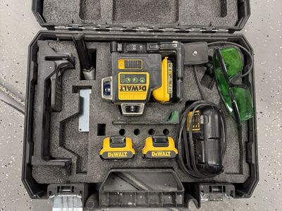 Dewalt Green Self-Leveling 3-Beam 360 Degree Laser Level with 2.0Ah Battery, Charger and Case