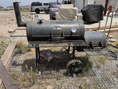 Yoder Smokers Cheyenne Offset Smoker & Grill - Heavy Duty Steel, Excellent Condition
