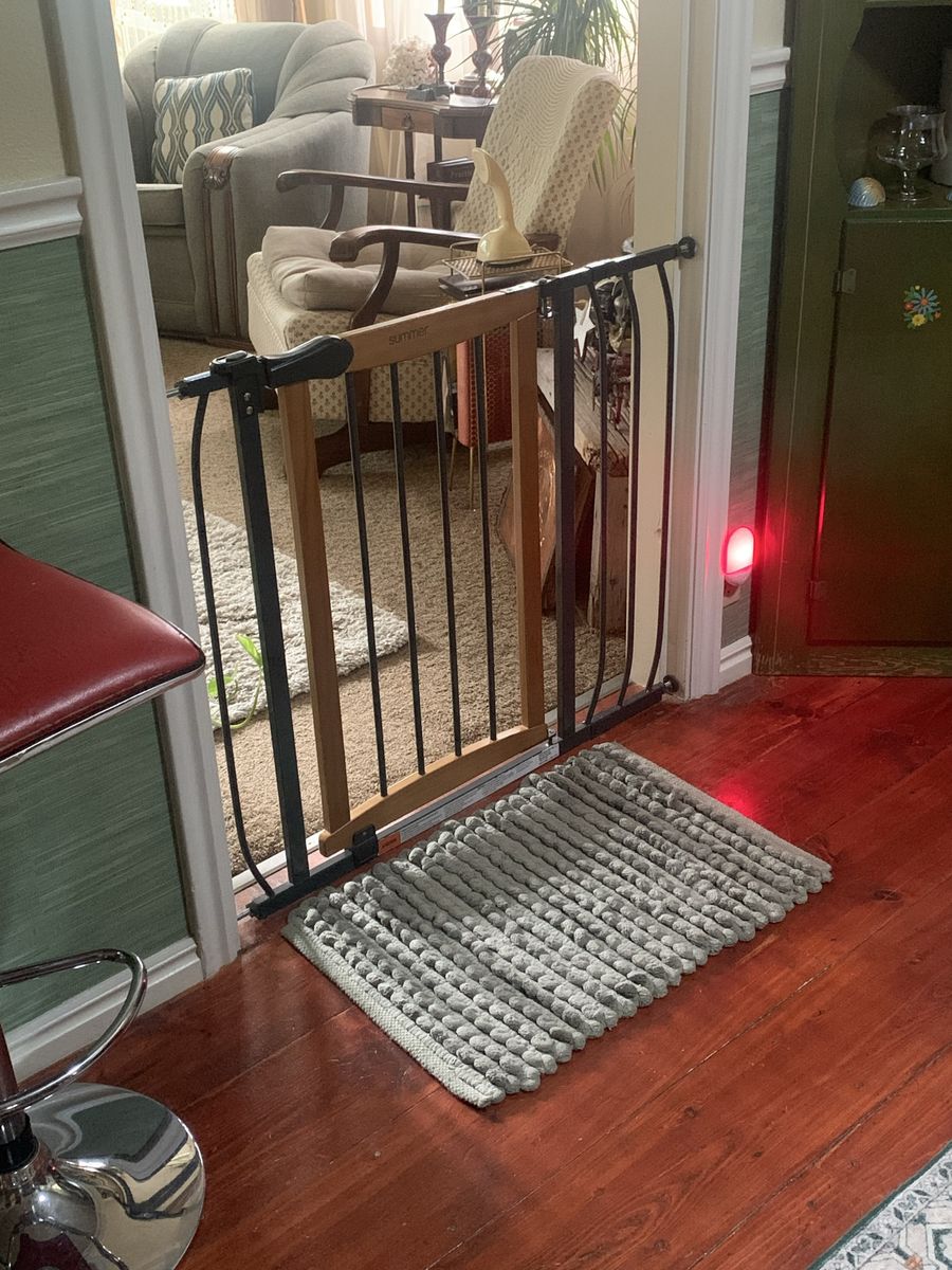 Expandable Baby / Pet Gate 28" to 42"