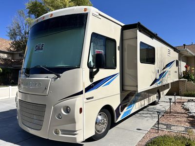 2019 Winnebago 29VE Vista 30' Motorhome