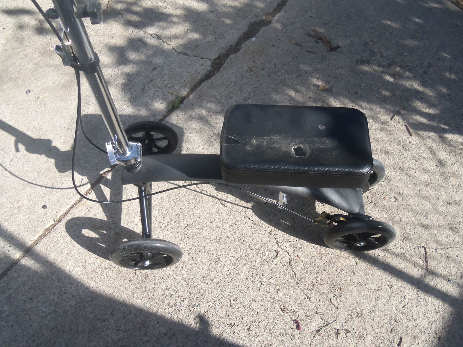 KNEE SCOOTER 