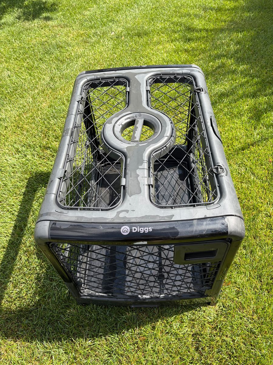 Diggs Revol Collapsible Dog Crate - Medium - Great Condition ($600 MSRP)