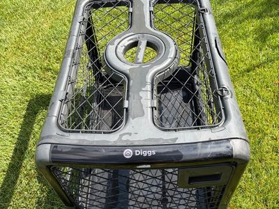 Diggs Revol Collapsible Dog Crate - Medium - Great Condition ($600 MSRP)