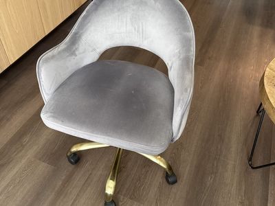 Chi Liu rolling swivel chair