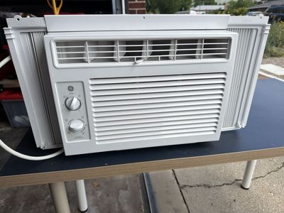 GE Window Air Conditioner, Compact, Manual Control, White
