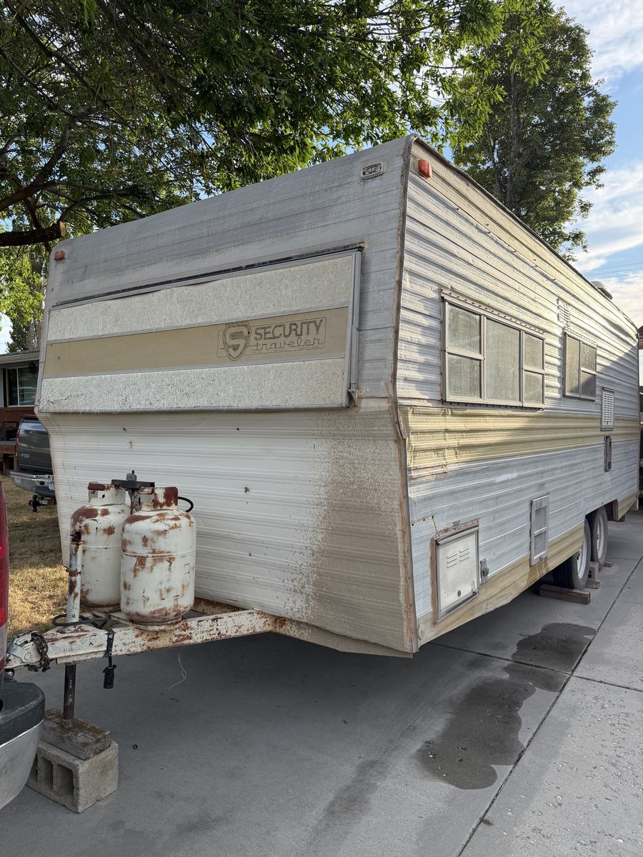 1973 23 foot perfect hunting/fishing trailer
