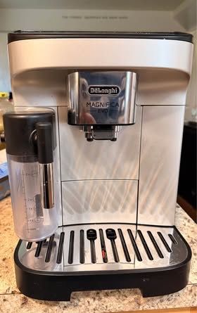 Magnifica Evo Espresso Machine w/ Latte Crema System