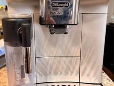 Magnifica Evo Espresso Machine w/ Latte Crema System