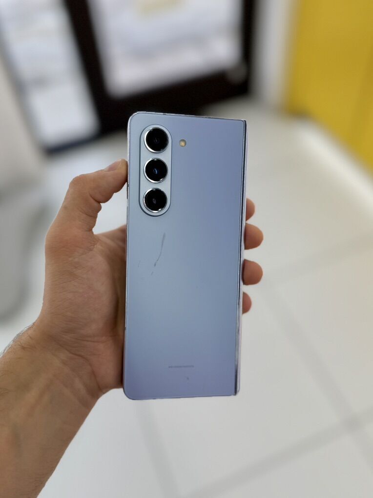 Samsung Galaxy Fold 4, 256 GB - Unlocked