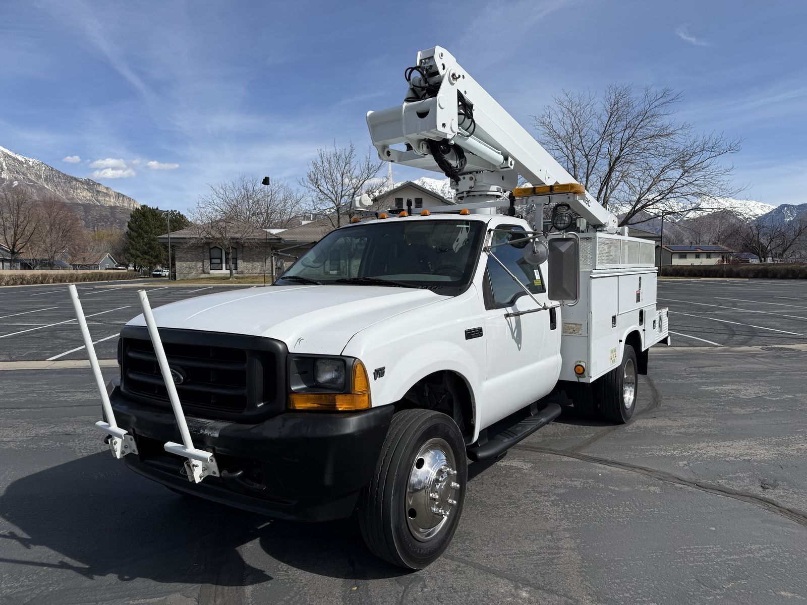 Boom / Bucket Truck 2001 Ford F550 41' Working Height