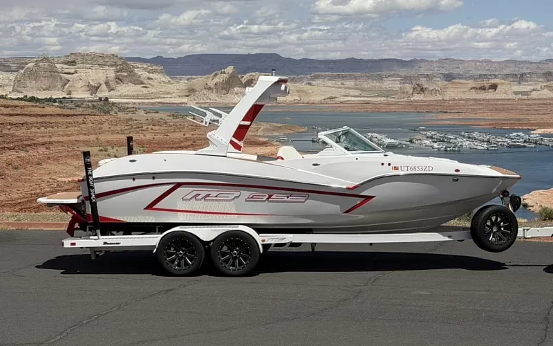 Lake Powell MB B52 Alpha Surf Boat Rental | Wahweap & Antelope