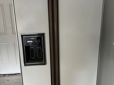 Refriigerator