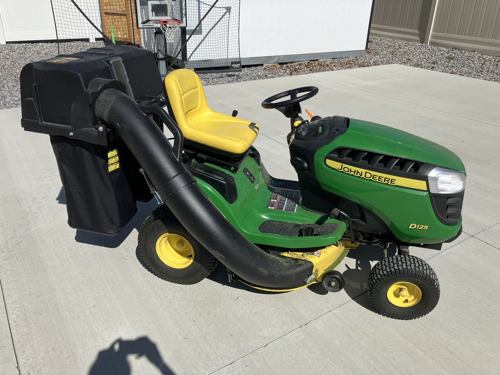 John Deere D125 Riding Mower