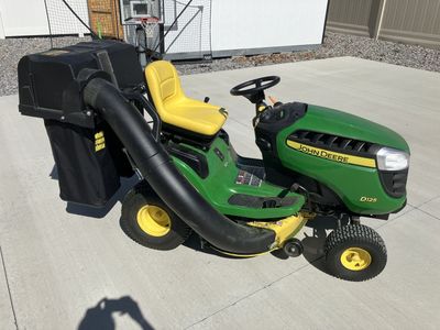 John Deere D125 Riding Mower