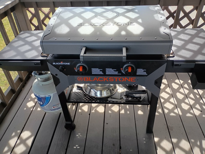 Blackstone 28" Griddle with hood Iron Forged Model