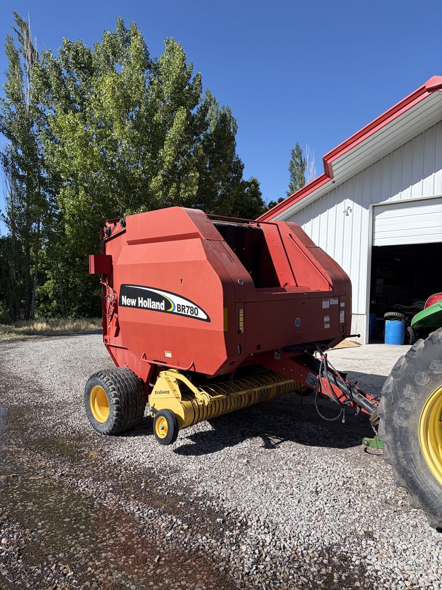 New Holland Round Baler BR780