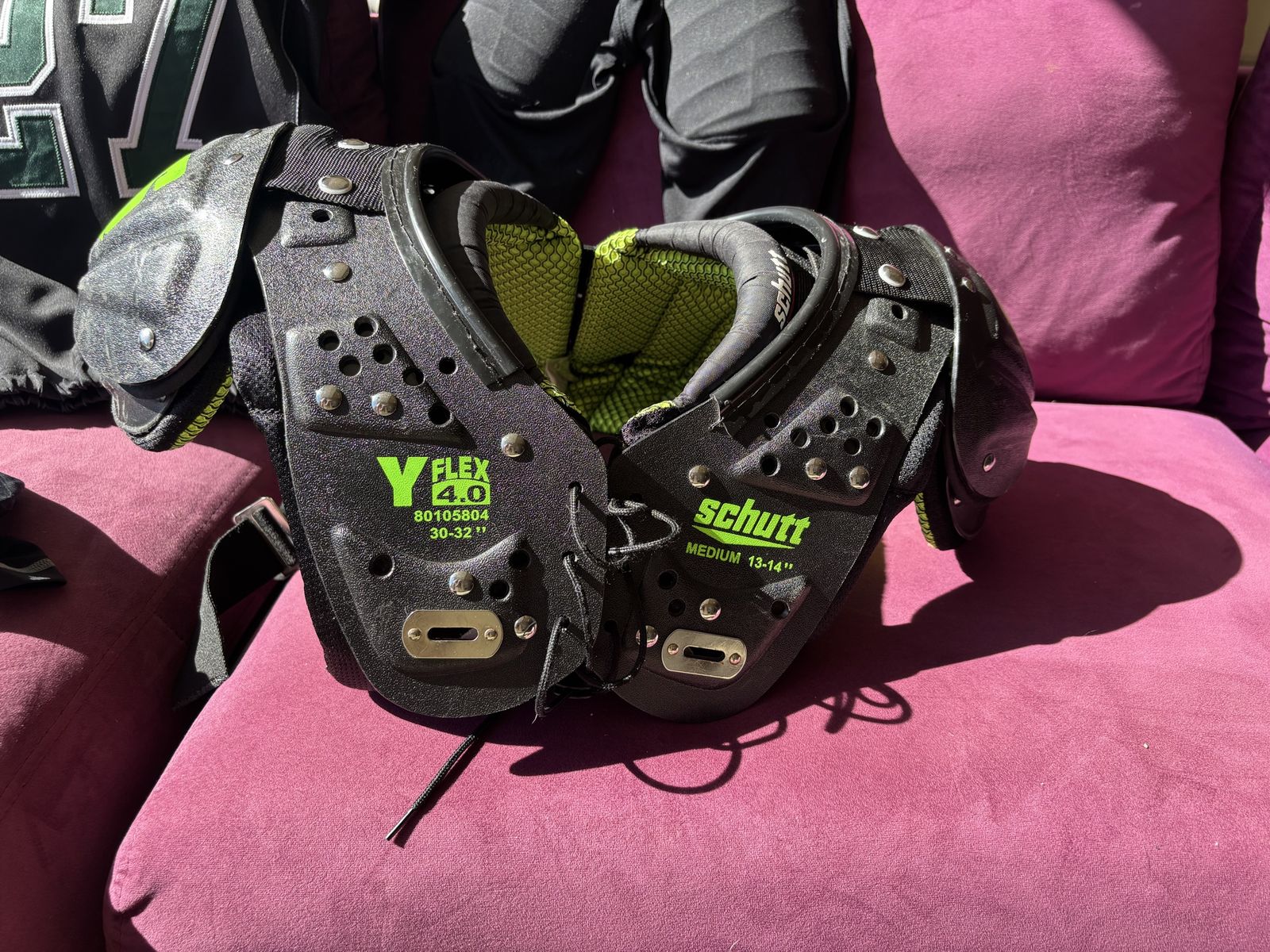 Schutt Y-Flex 4.0 Youth Football Shoulder Pads Size Medium 13-14" with Under Armour Padded Shirt