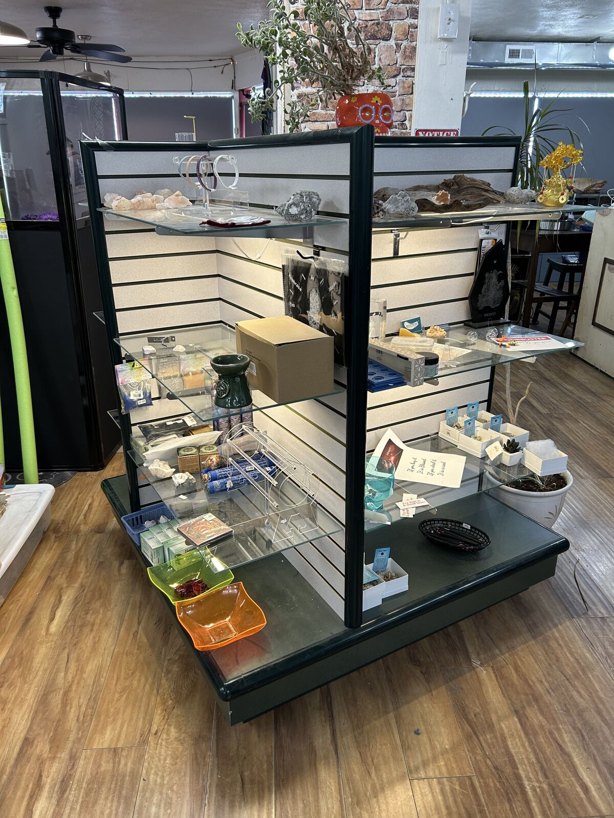 Island display shelves