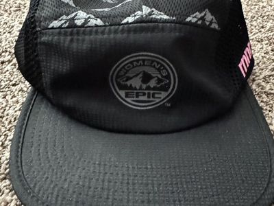 rnnr Performance Running Hat – New with Tags – $20