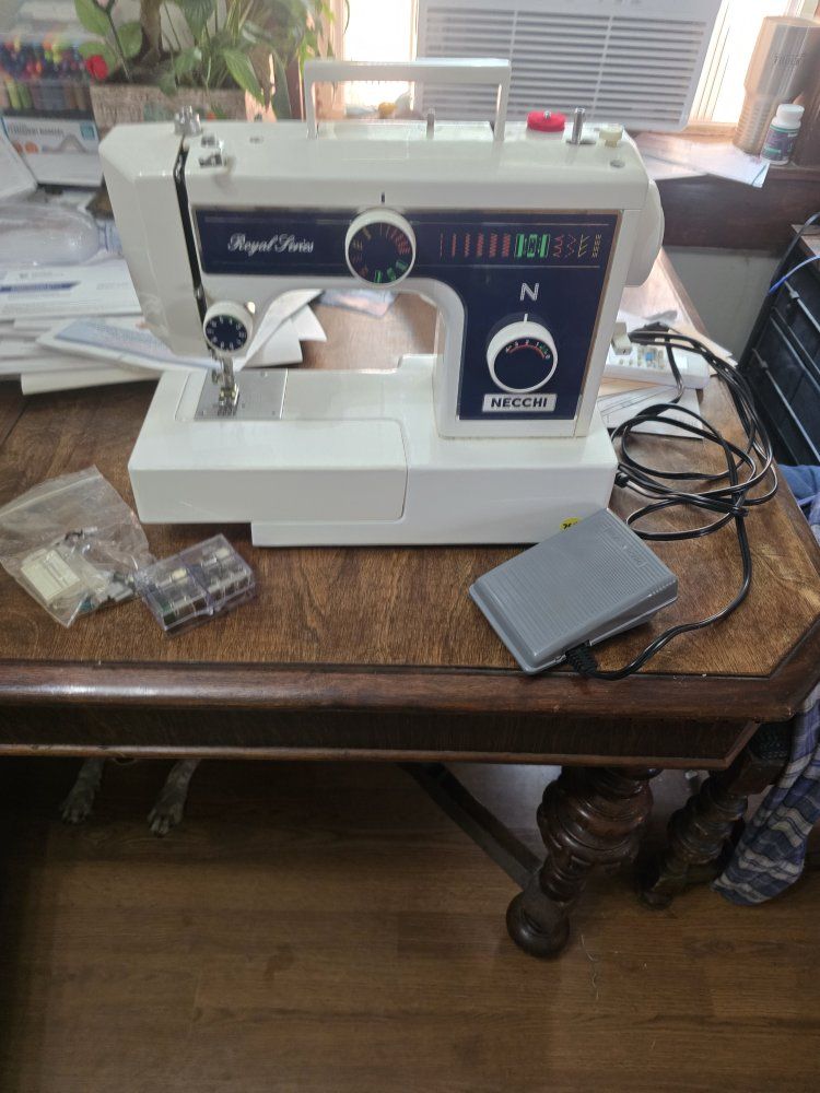 Necchi Royal Series 3204 Sewing Machine with Manual and Accessories