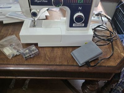 Necchi Royal Series 3204 Sewing Machine with Manual and Accessories