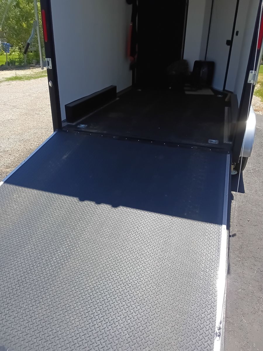 Enclosed trailer