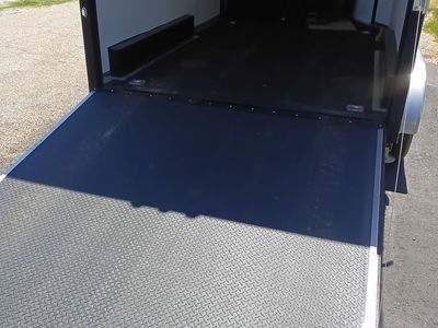 Enclosed trailer