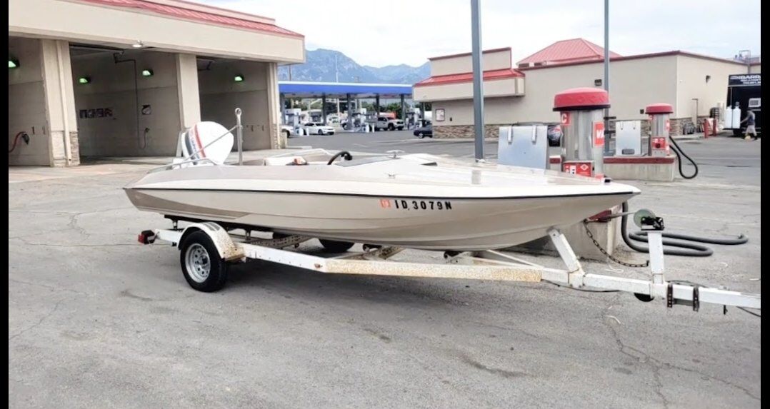 '79 Glastron CVX-16' boat