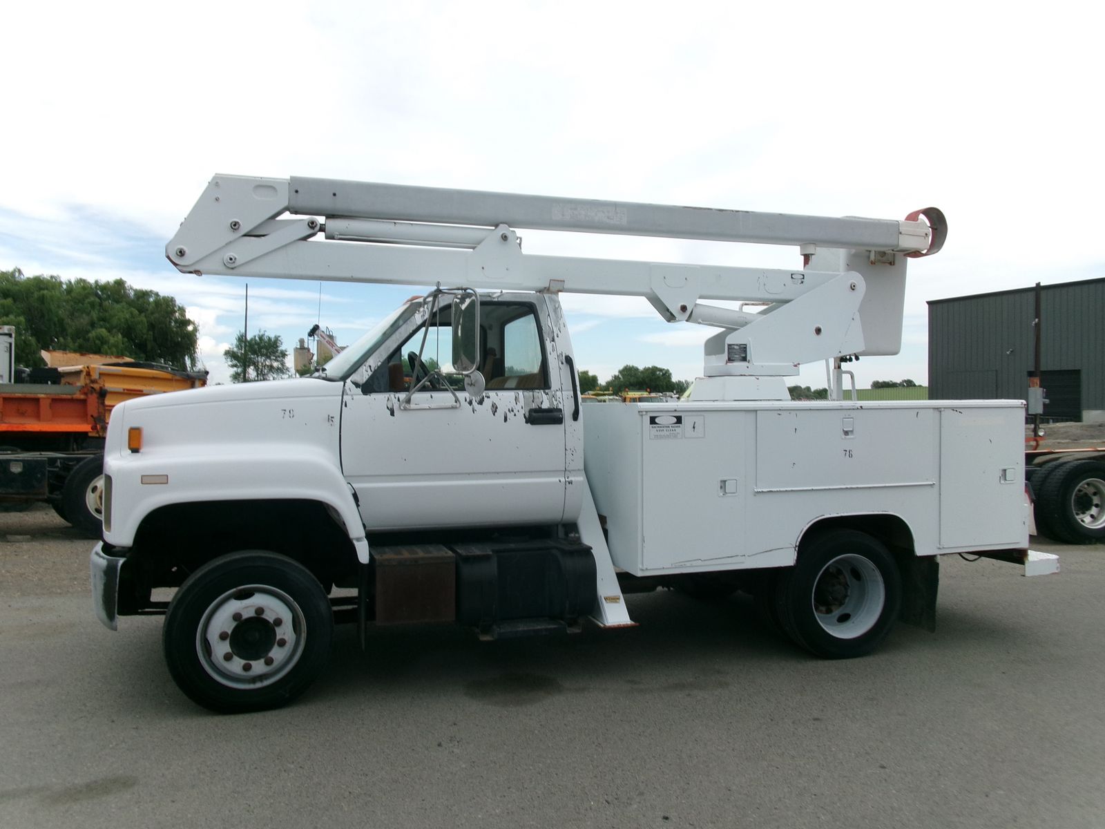 1991 GMC TpoKick Low Pro Bucket truck with 002551 ACTUAL MILES