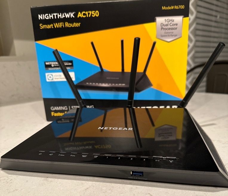 NETGEAR Nighthawk Smart Wi-Fi Router, R6700 - AC1750