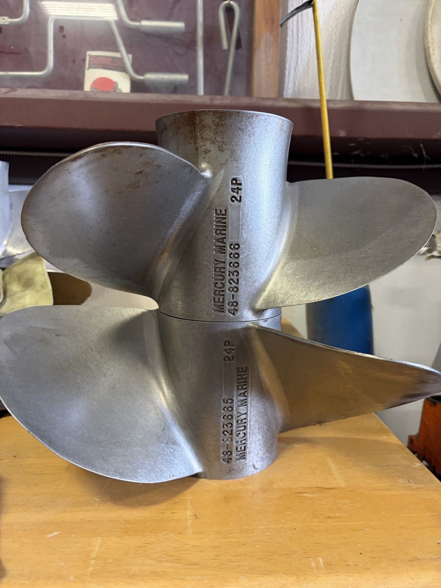 Brand new Mercury Marine Bravo Three 24P Dual Propeller Set 48-823666 / 48-823665 bravo 3 stainless steel props prop propellers