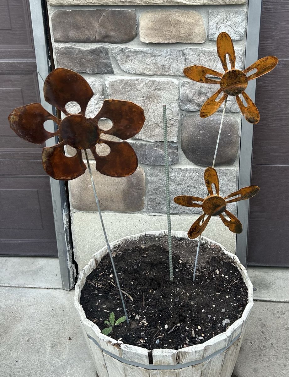 Metal handmade yard Flowers
