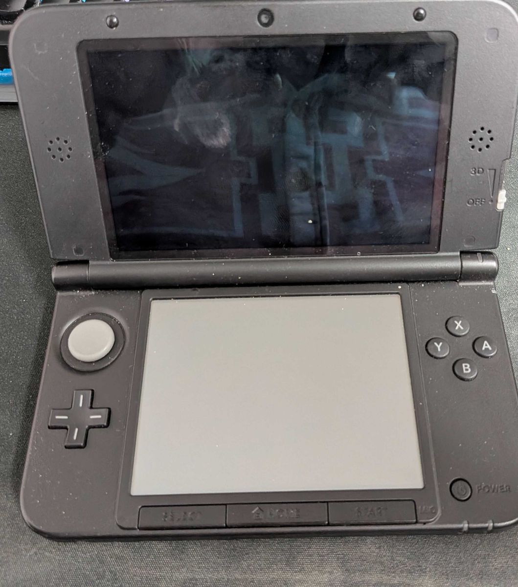 Nintendo 3DS XL (E-Shop Games + SD Card Included)