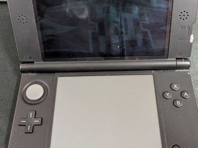 Nintendo 3DS XL (E-Shop Games + SD Card Included)