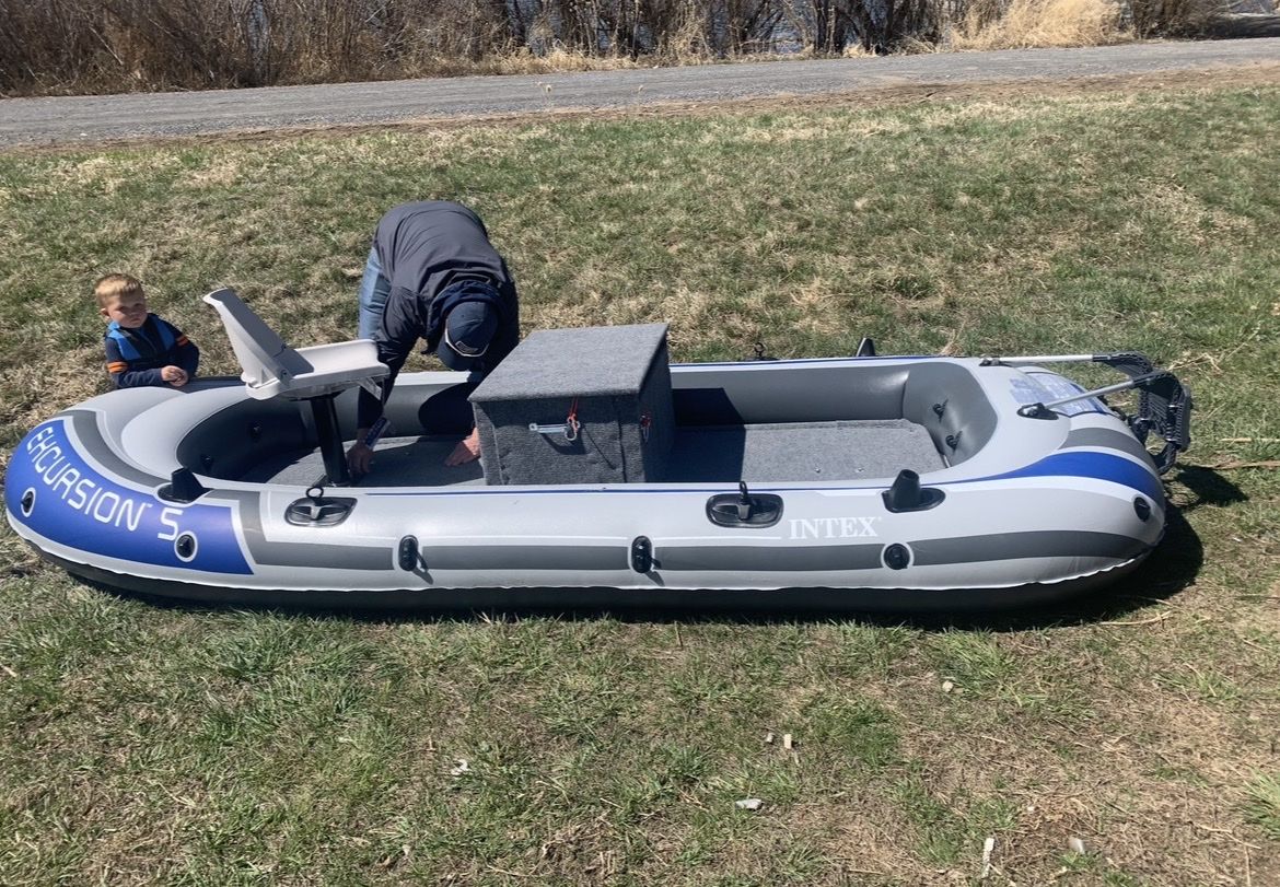 Intex Excursion 5 Inflatable Boat with Custom Flooring and Swivel Seats (2). Troller motor 40lb thrust , deep cycle marine batt.