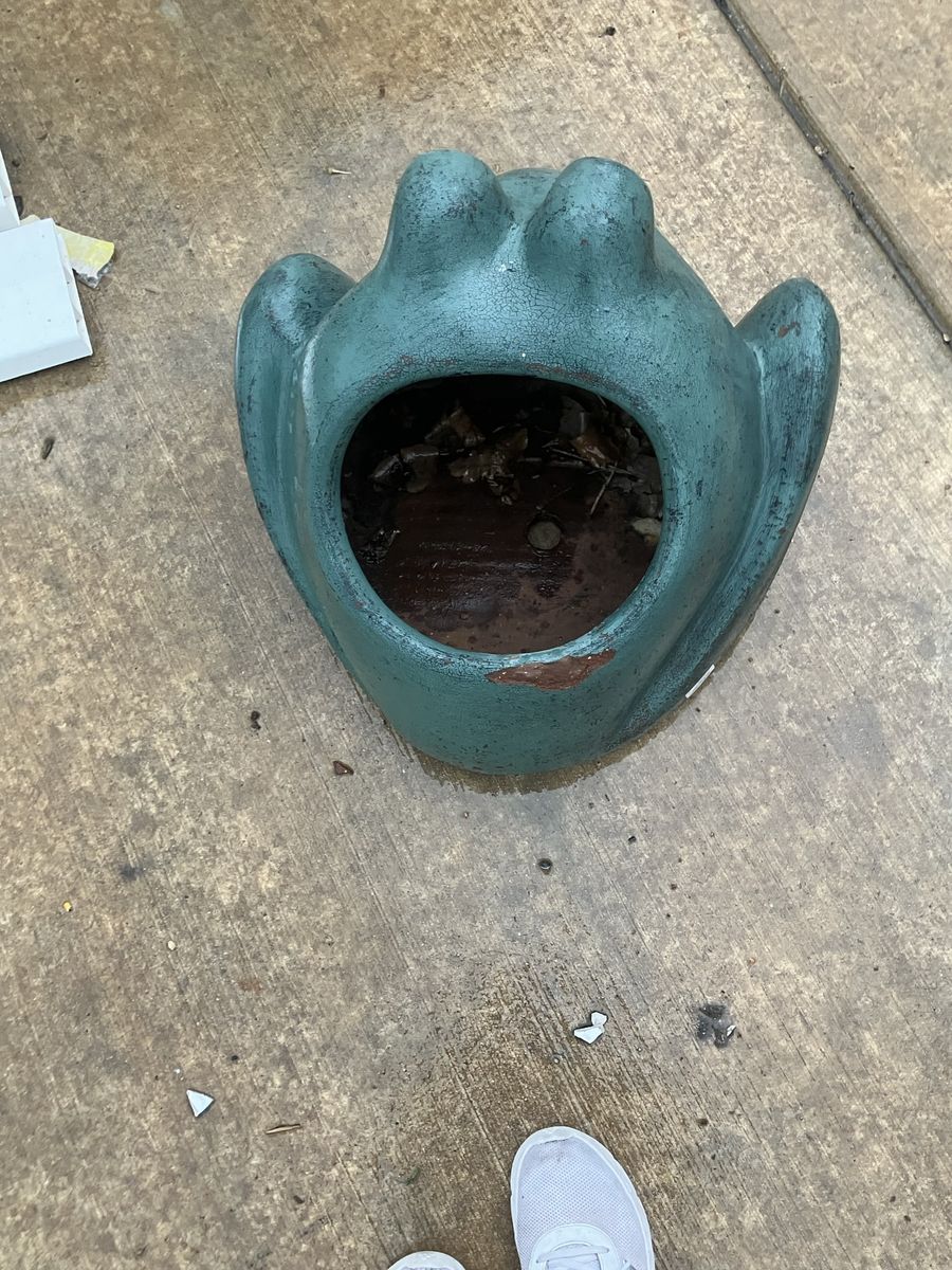 Green Frog Garden Statue Planter Outdoor Decor