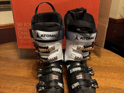 Atomic Downhill Ski Boots Black & White Size 24/24.5 with Box