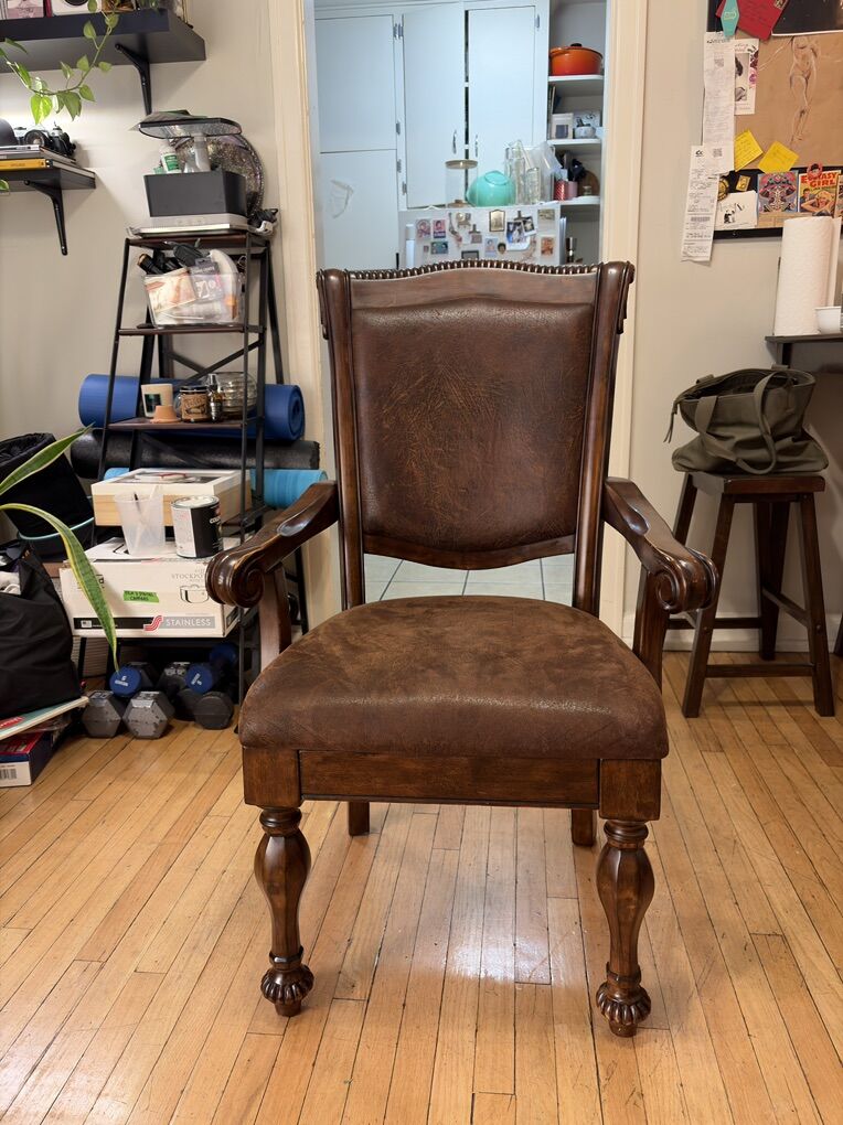 Alpena Traditional Arm Chair - OBO