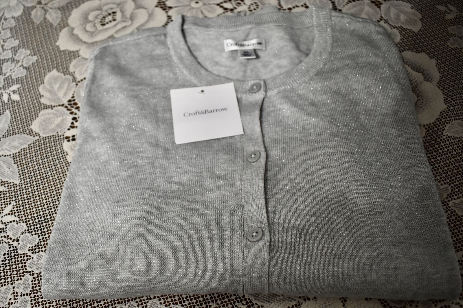 New With Tags Beautiful Silver / Gray Metallic Looking Women’s Sweater In Size X Large By Croft & Barrow