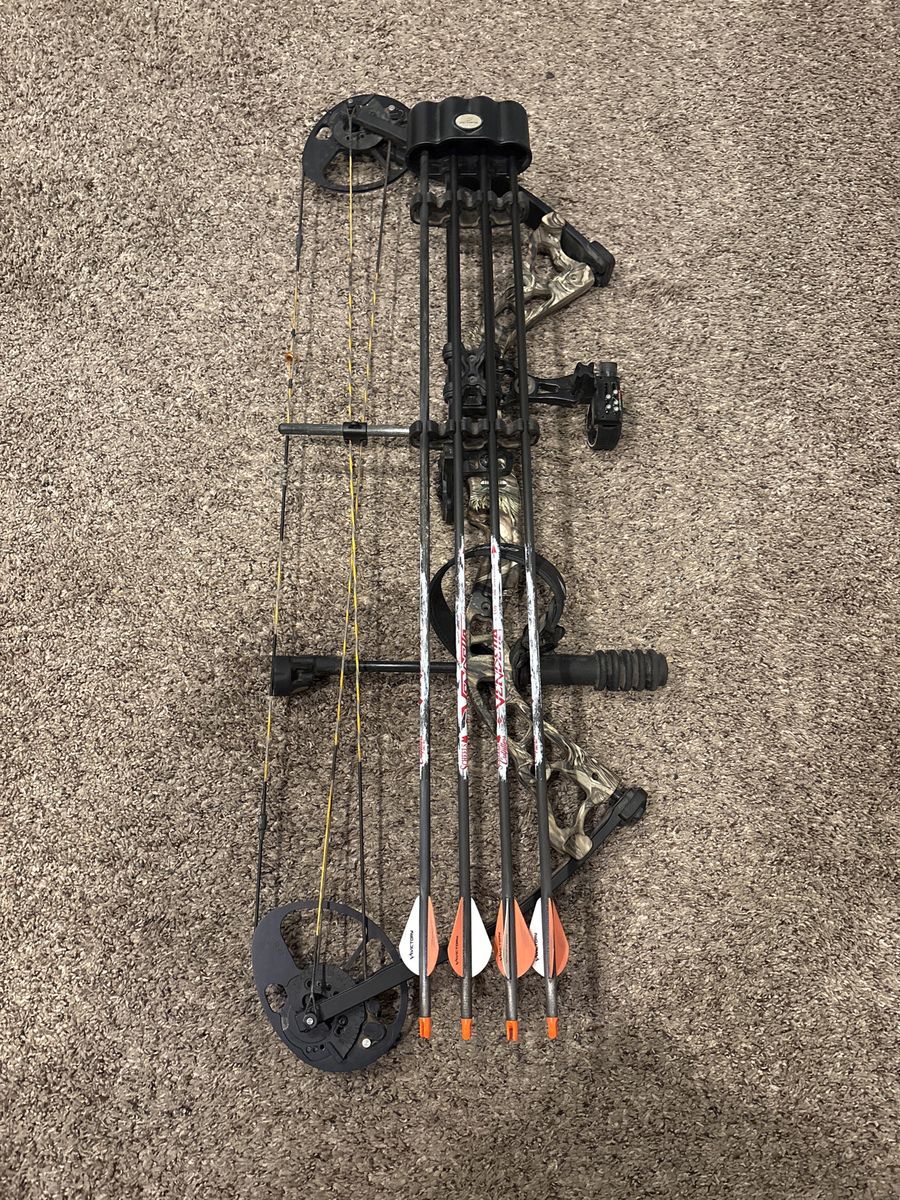 Diamond Infinite 305 Compound Bow - Adjustable 7-70lb Draw, 19-30" Draw Length, Camo