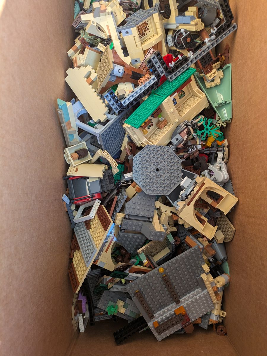 Huge retired, mostly disassembled, Lego Harry Potter Lot