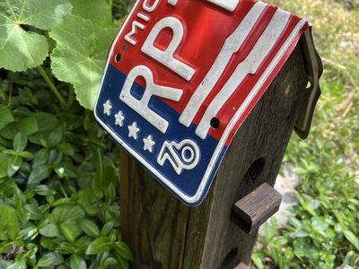 4th of July - Wood Bird house with vintage license plate top