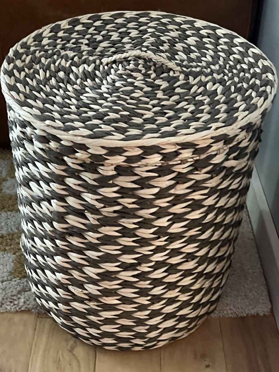Woven Seagrass Laundry Hamper Storage Basket with Lid - Black and Natural, Excellent Condition