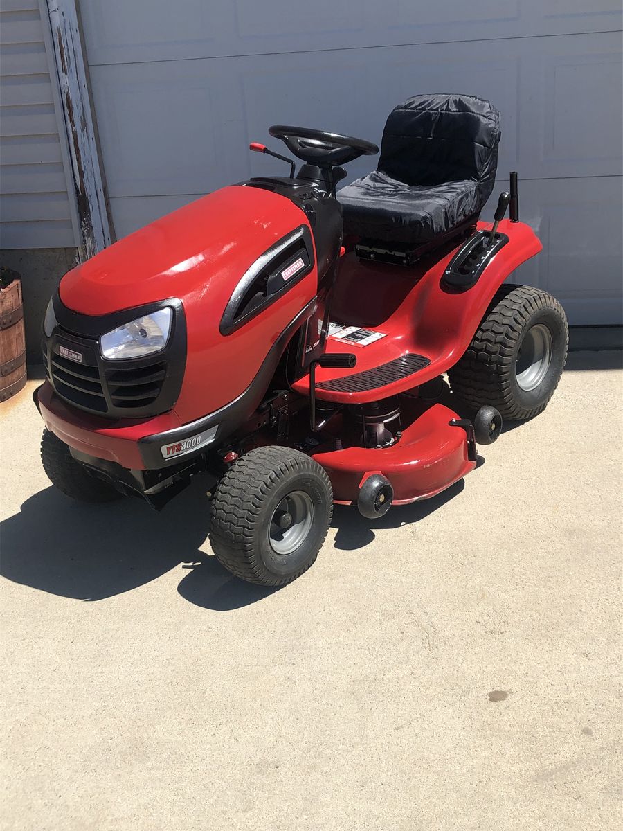 CRAFTSMAN RIDING LAWNMOWER