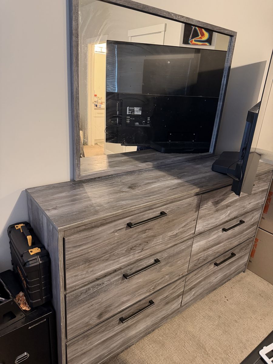 Bedroom Set with Adjustable Base
