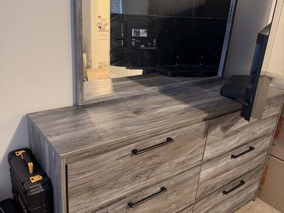 Bedroom Set with Adjustable Base