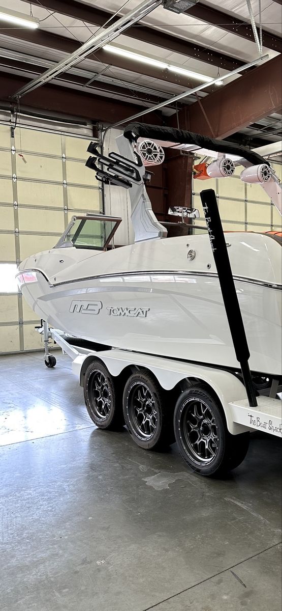2022 MB Sports 22 Tomcat Surf Boat