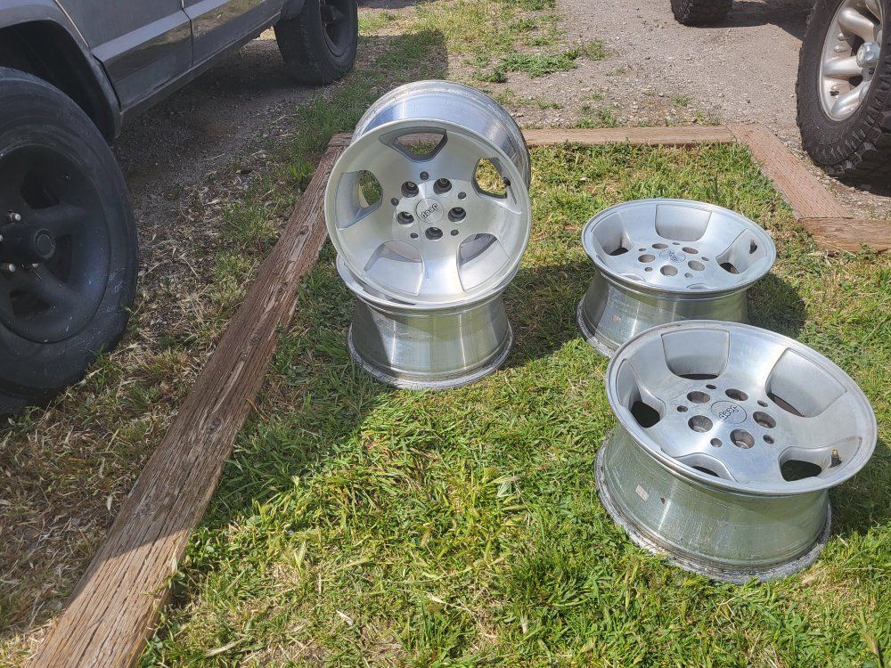 Rare Jeep wrangler rims 15x8 5 on 4 1/2